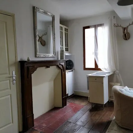Les Armuriers, 2eme Etage Sans Asc Condom